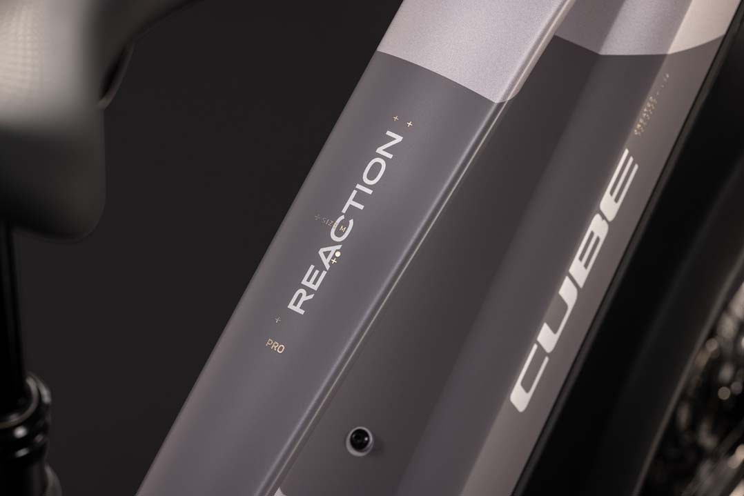 Cube Reaction Hybrid Pro 800 FE lilacbreeze´n´prizm 2027 Trapeze