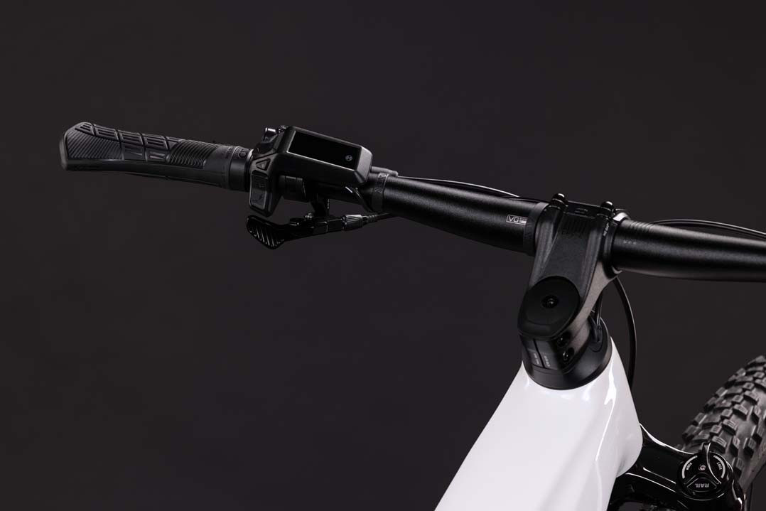 Cube Reaction Hybrid Race 800 snow´n´black 2027