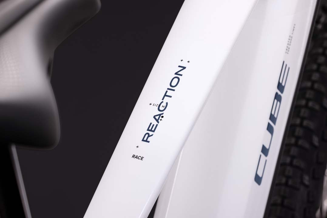 Cube Reaction Hybrid Race 800 snow´n´black 2027