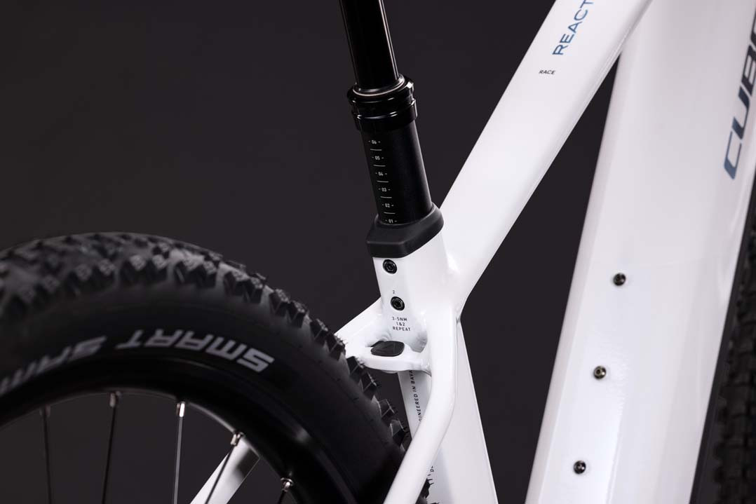 Cube Reaction Hybrid Race 800 snow´n´black 2027