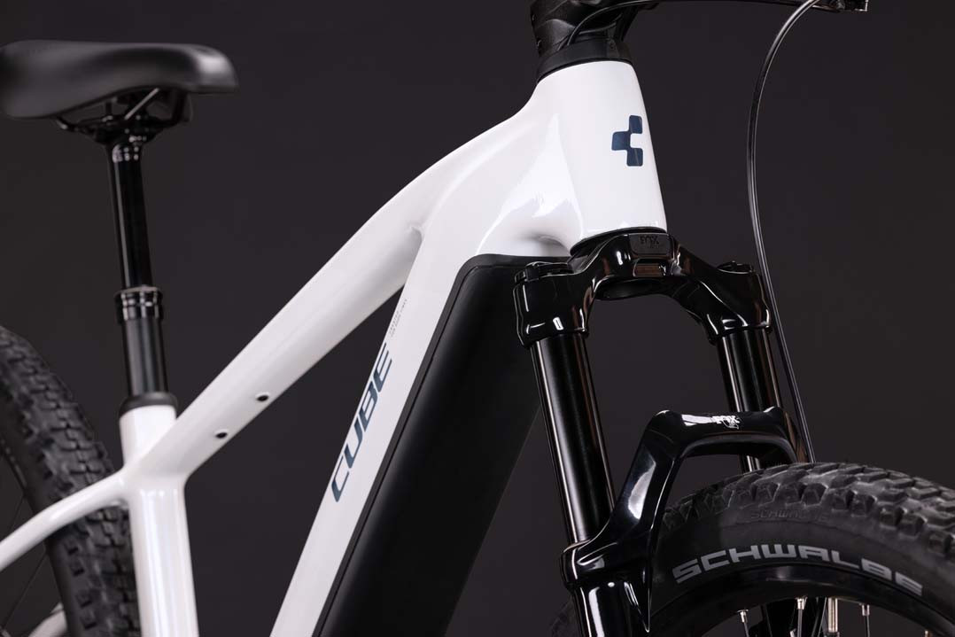 Cube Reaction Hybrid Race 800 snow´n´black 2027