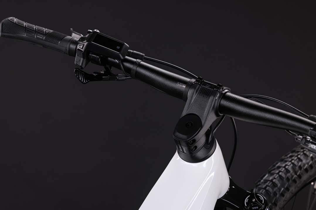 Cube Reaction Hybrid Race 800 snow´n´black 2027 Trapeze