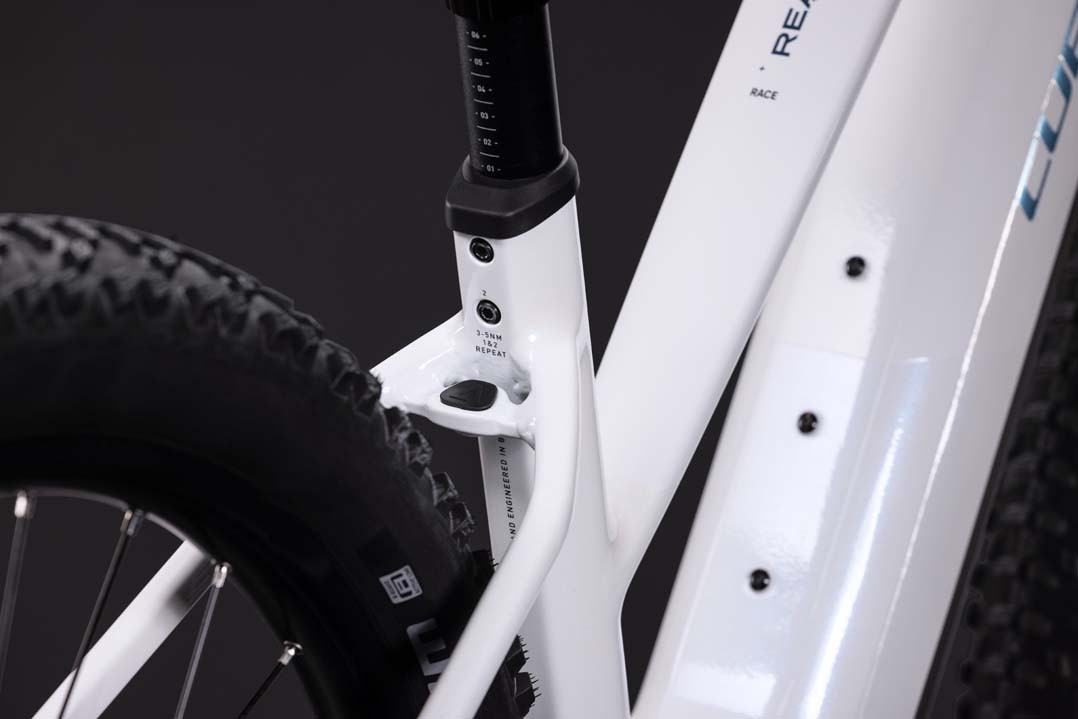 Cube Reaction Hybrid Race 800 snow´n´black 2027 Trapeze