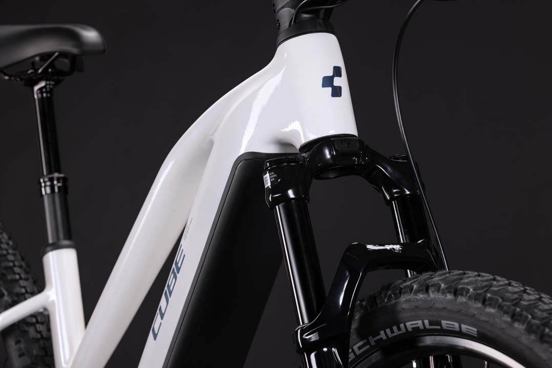 Cube Reaction Hybrid Race 800 snow´n´black 2027 Trapeze