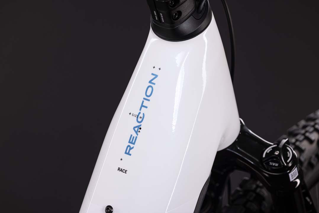 Cube Reaction Hybrid Race 800 snow´n´black 2027 Easy Entry