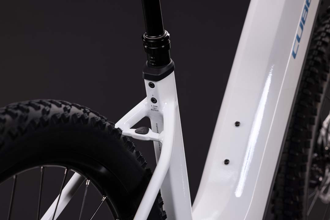 Cube Reaction Hybrid Race 800 snow´n´black 2027 Easy Entry