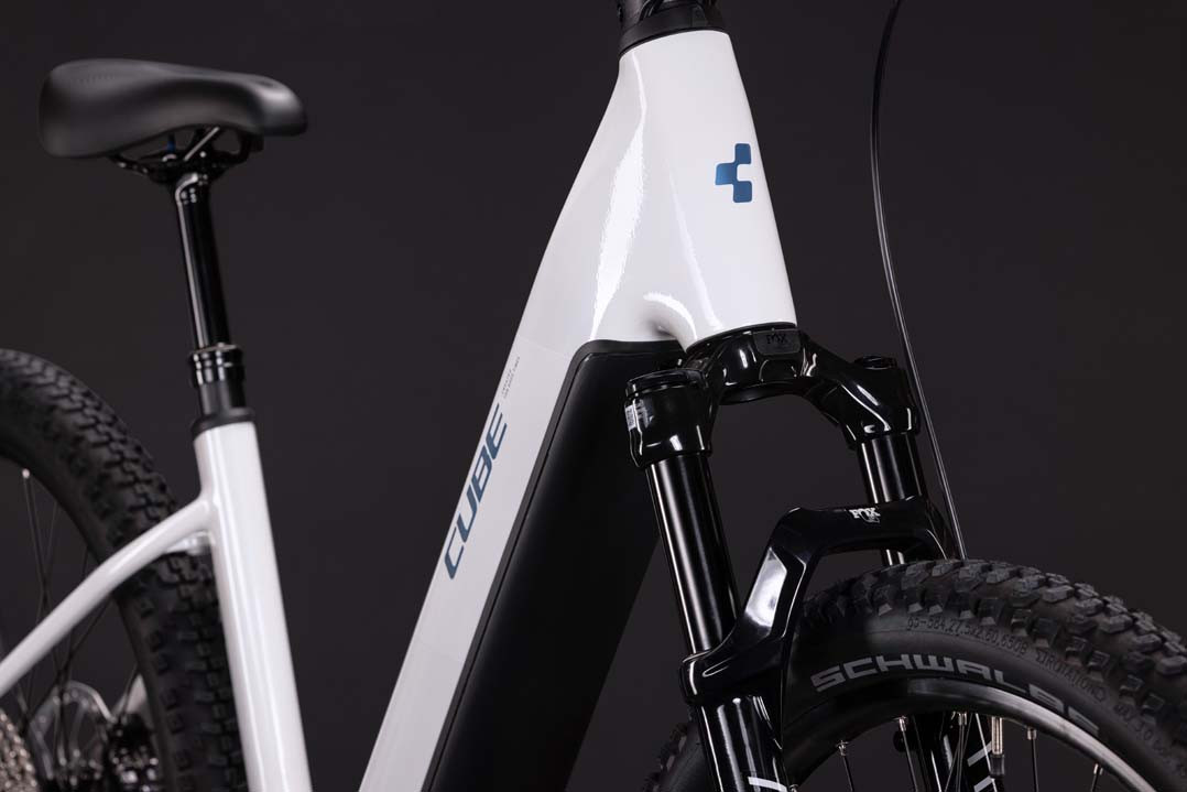 Cube Reaction Hybrid Race 800 snow´n´black 2027 Easy Entry