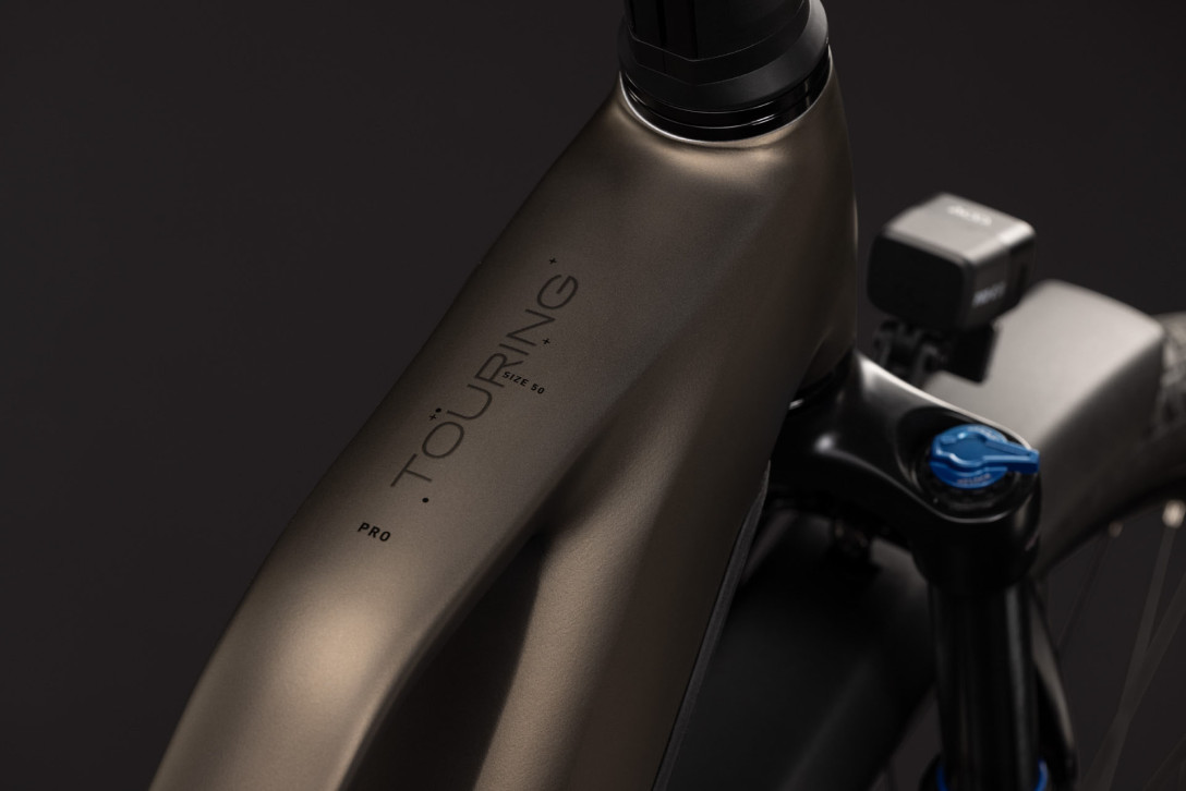 Cube Touring Hybrid Pro 800 metallicumbra´n´black 2027 Trapeze