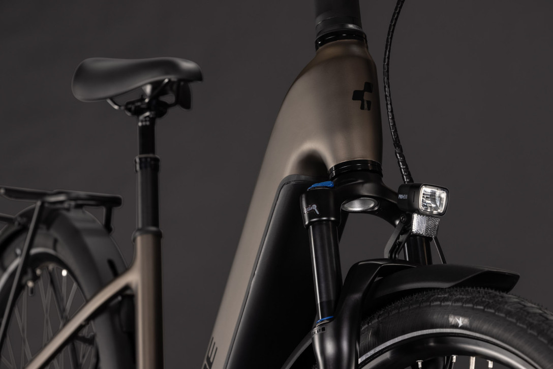 Cube Touring Hybrid Pro 800 metallicumbra´n´black 2027 Easy Entry