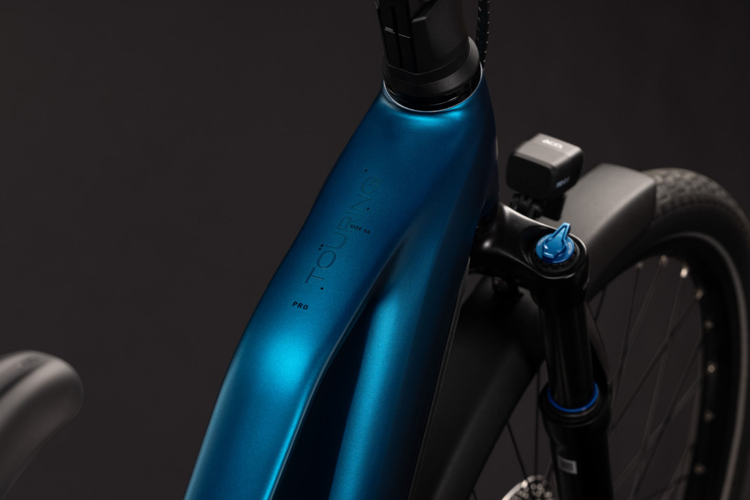 Cube Touring Hybrid Pro 800 electricblue´n´prizm 2027 Trapeze