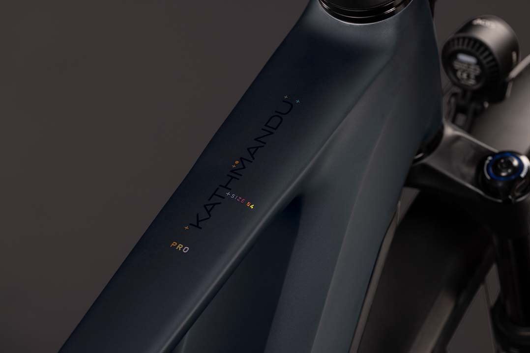 Cube Kathmandu Hybrid Pro 800 coal´n´black 2027