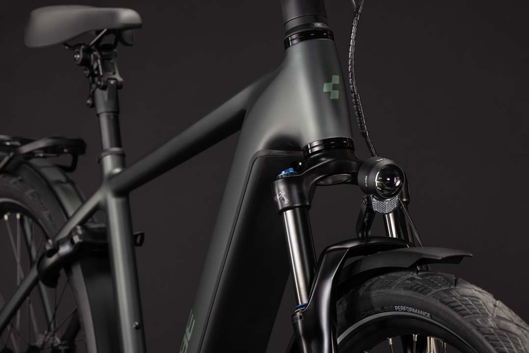 Cube Kathmandu Hybrid Deluxe Pro 800 blackforest´n´chrome 2027