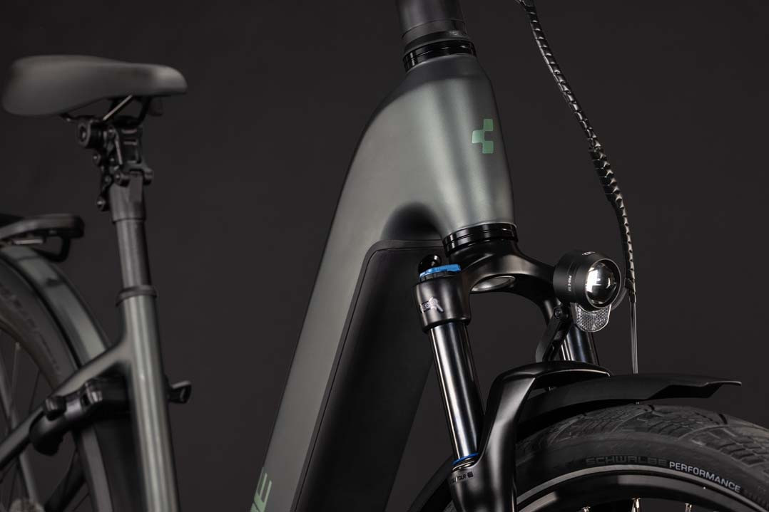 Cube Kathmandu Hybrid Deluxe Pro 800 blackforest´n´chrome 2027 Easy Entry