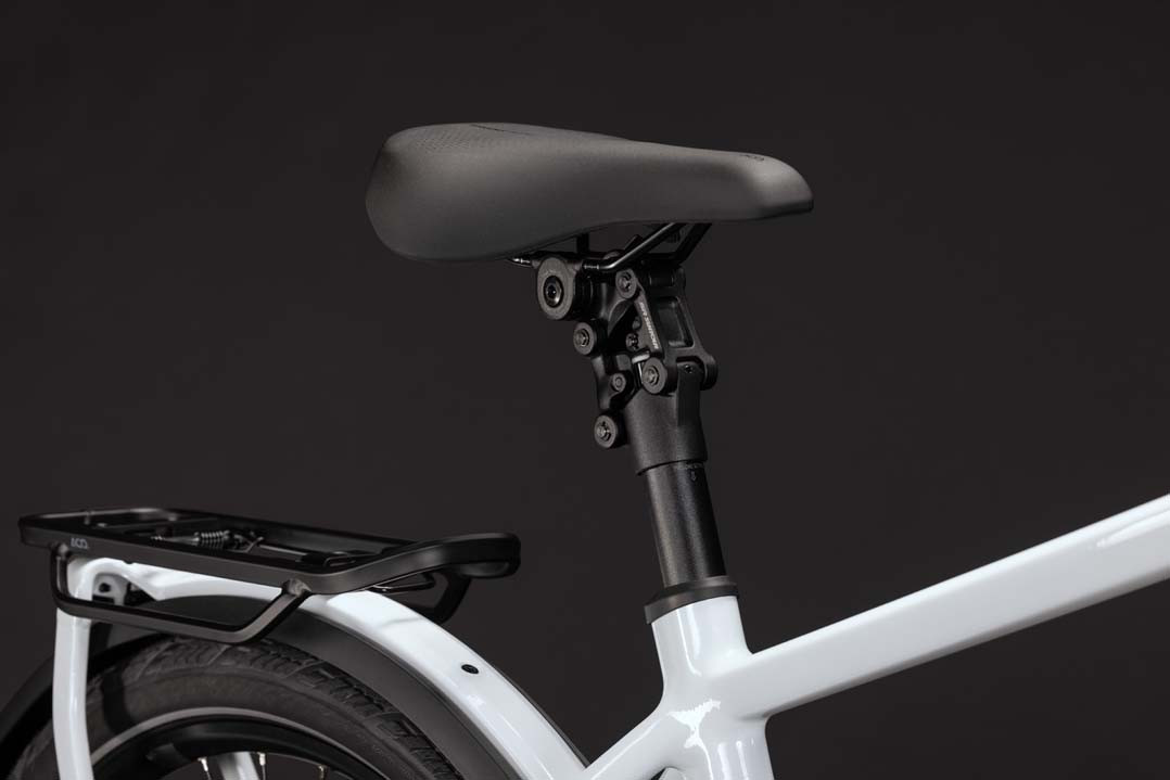 Cube Kathmandu Hybrid Deluxe Pro 800 metallicwhite´n´chrome 2027