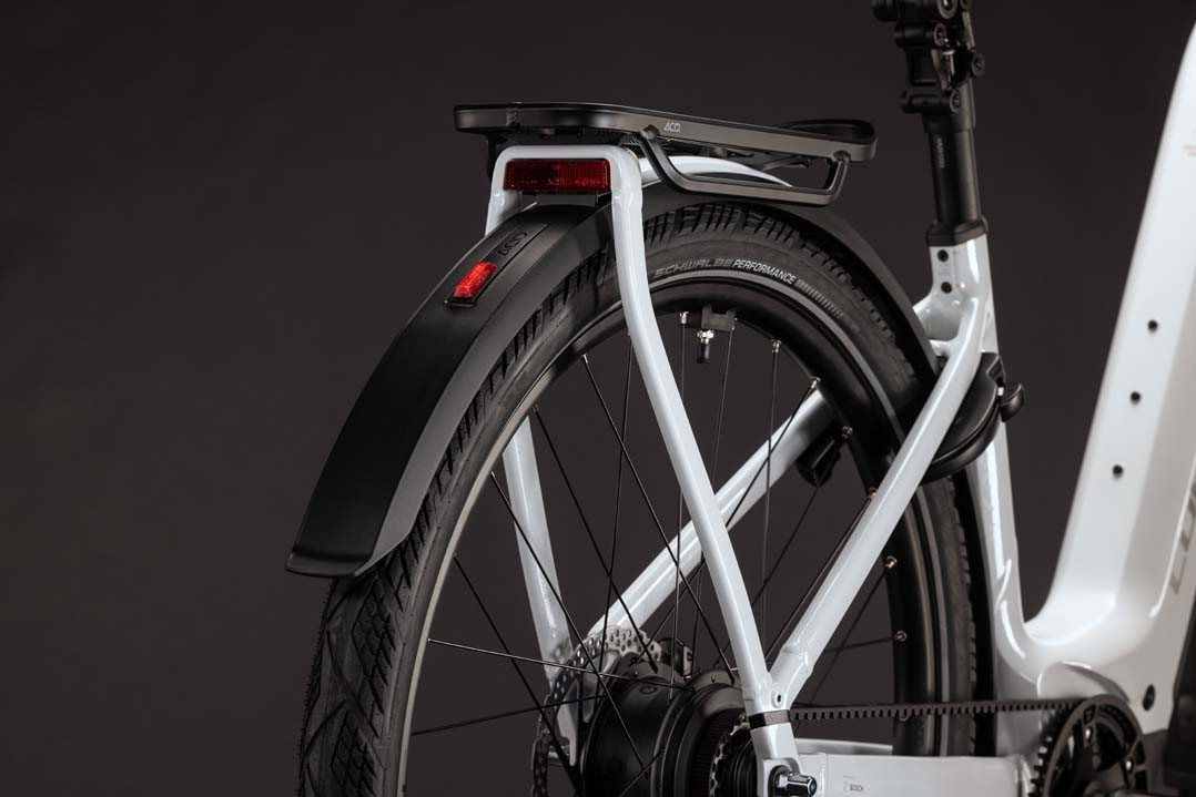 Cube Kathmandu Hybrid Deluxe Pro 800 metallicwhite´n´chrome 2027 Easy Entry