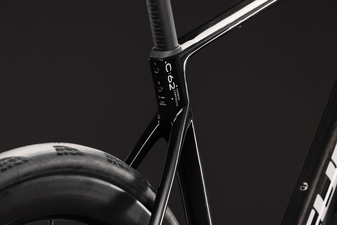 Cube Attain C:62 SLT carbon´n´white 2027