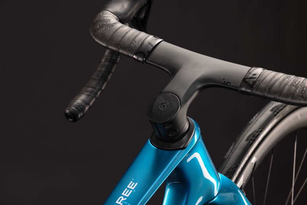 Cube Agree C:62 Race chromeblue´n´liquidblue 2027 60 cm