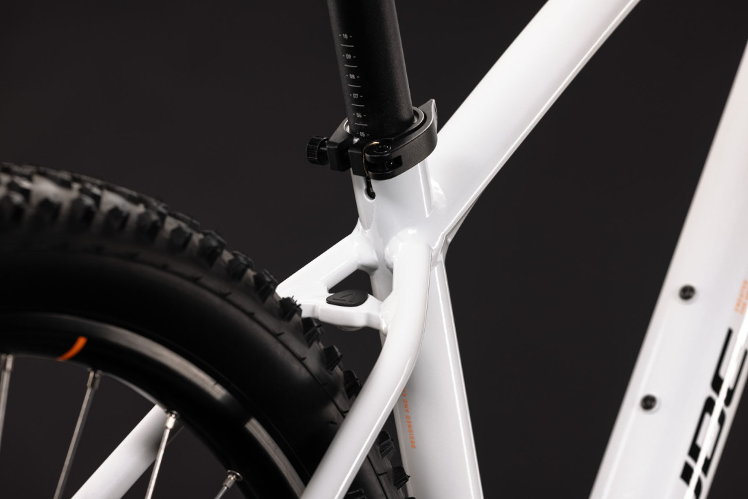 Cube Aim ONE metallicwhite´n´black 2027