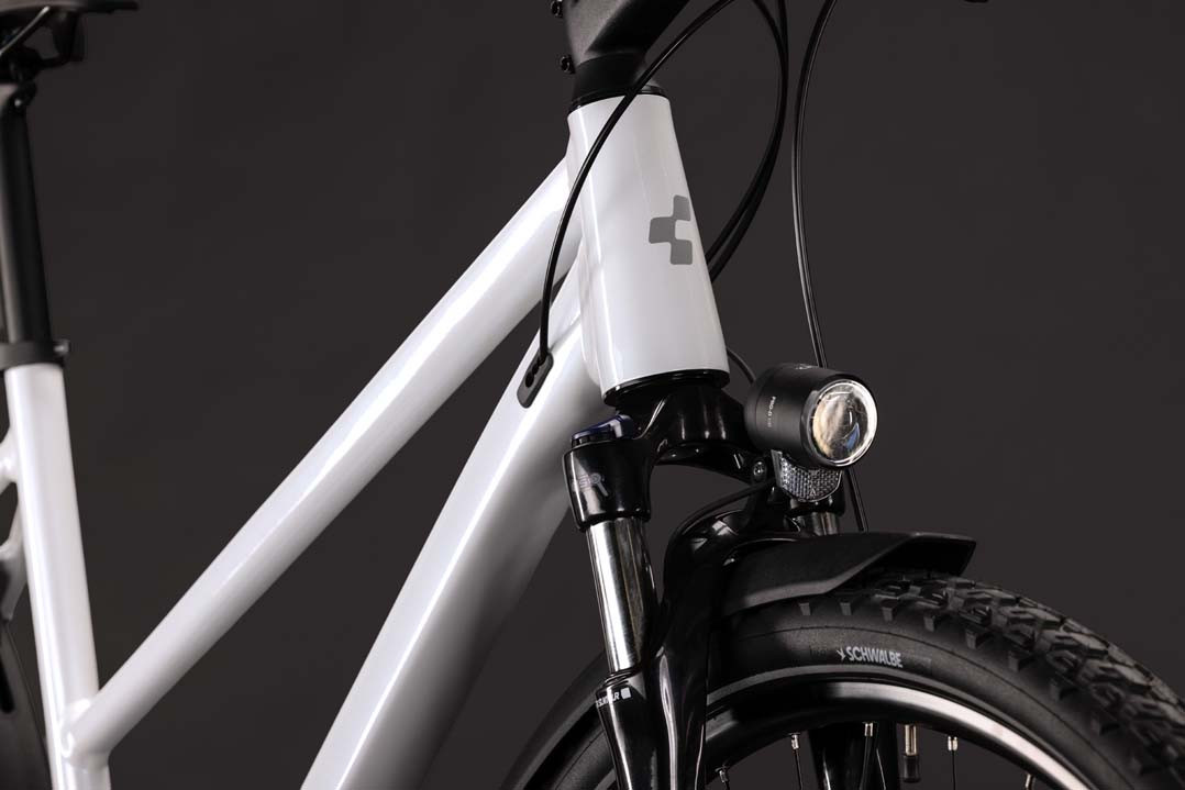 Cube Nature Pro FE metallicwhite´n´reflex 2027 Trapeze